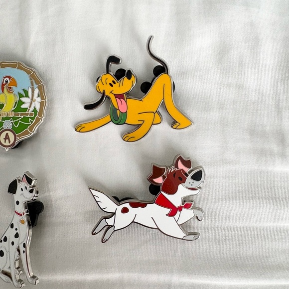 Disney Dogs and Adventureland Mystery Pins - Picture 4 of 5